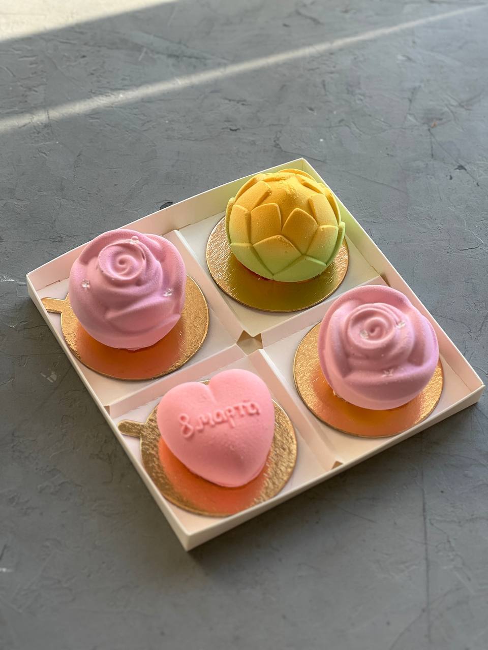 4 муссовых пирожных 1