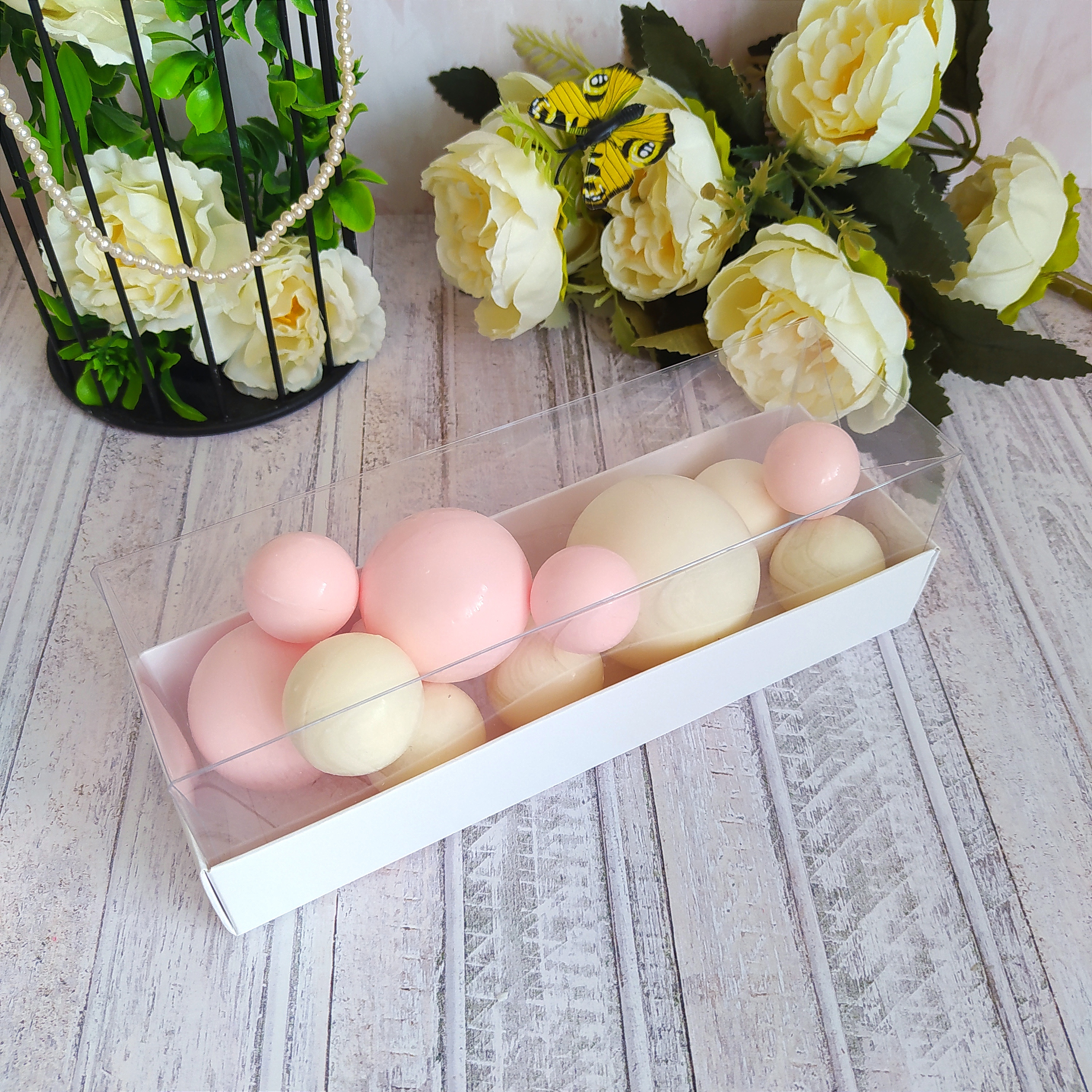 сферы розовые белые