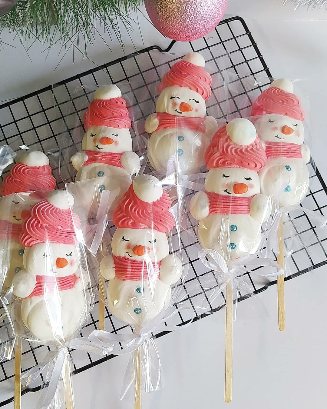 СНЕГОВИК КРАСНЫЙ