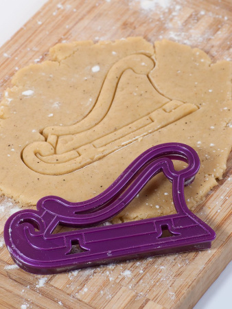 forma_dlja_pechenja_prjanikov_sanki_05.jpg сани1